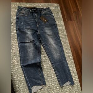 Risen raw hem relaxed fit skinny jeans